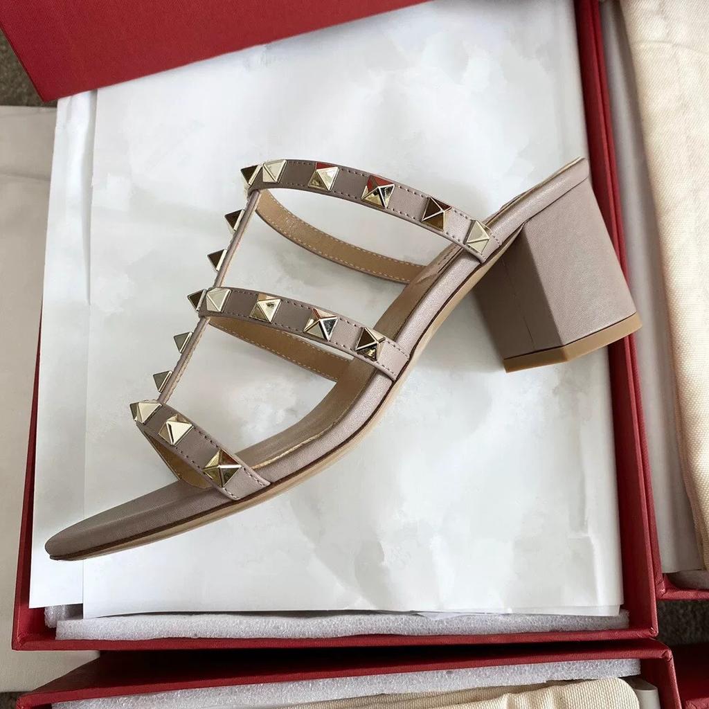Spring and Summer New Rivet Thick Heel Cool Slippers Women's Versatile Temperament Open-toed Willow Mid-heeled High-heeled Sandals