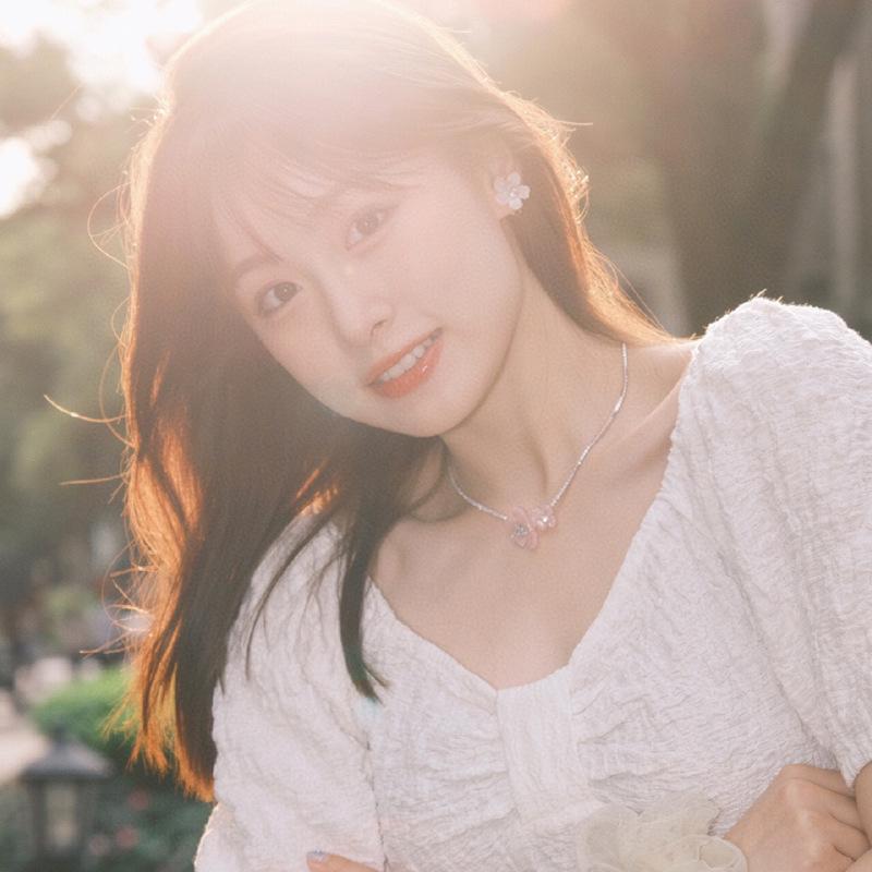 HEFANG Набор: Серебряное ожерелье с фрезией и серьги с цветочными драгоценными камнями - Женский японский/корейский стиль