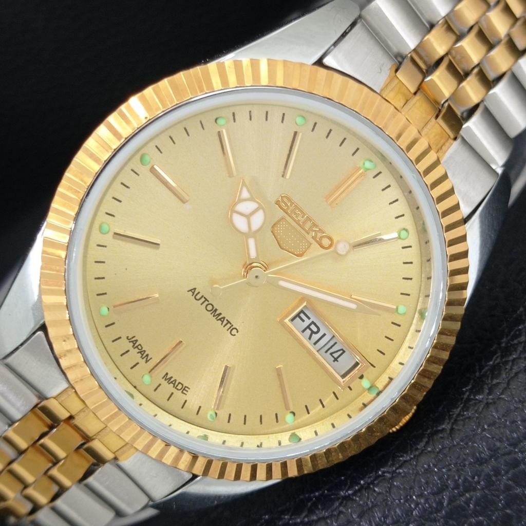 ЯПОНСКИЕ ВИНТАЖНЫЕ ОТРЕМОНТИРОВАННЫЕ МУЖСКИЕ АВТОМАТИЧЕСКИЕ ЧАСЫ SEIKO 5 С ЗОЛОТИСТЫМ ЦИФЕРБЛАТОМ a443187-1