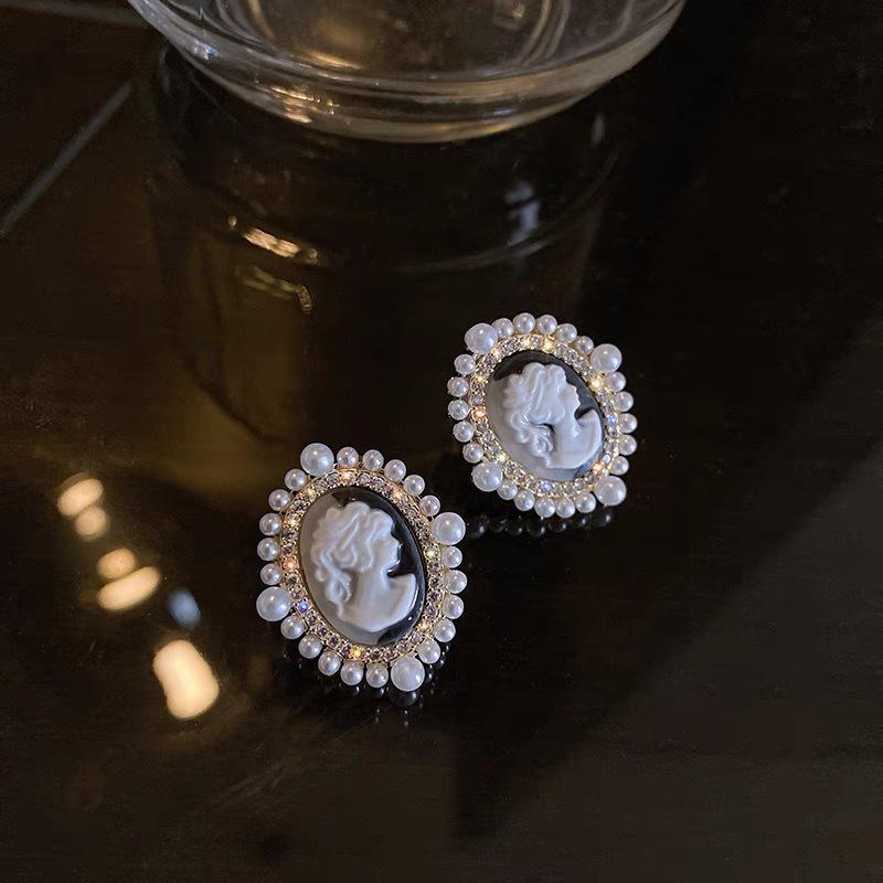 Трендовые клетчатые мозаичные серьги Осень/Зима 2025 для женщин