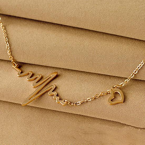 Necklace Exquisite Clasp Closure Women Alloy Heart Jump Pendant Chain for Wedding