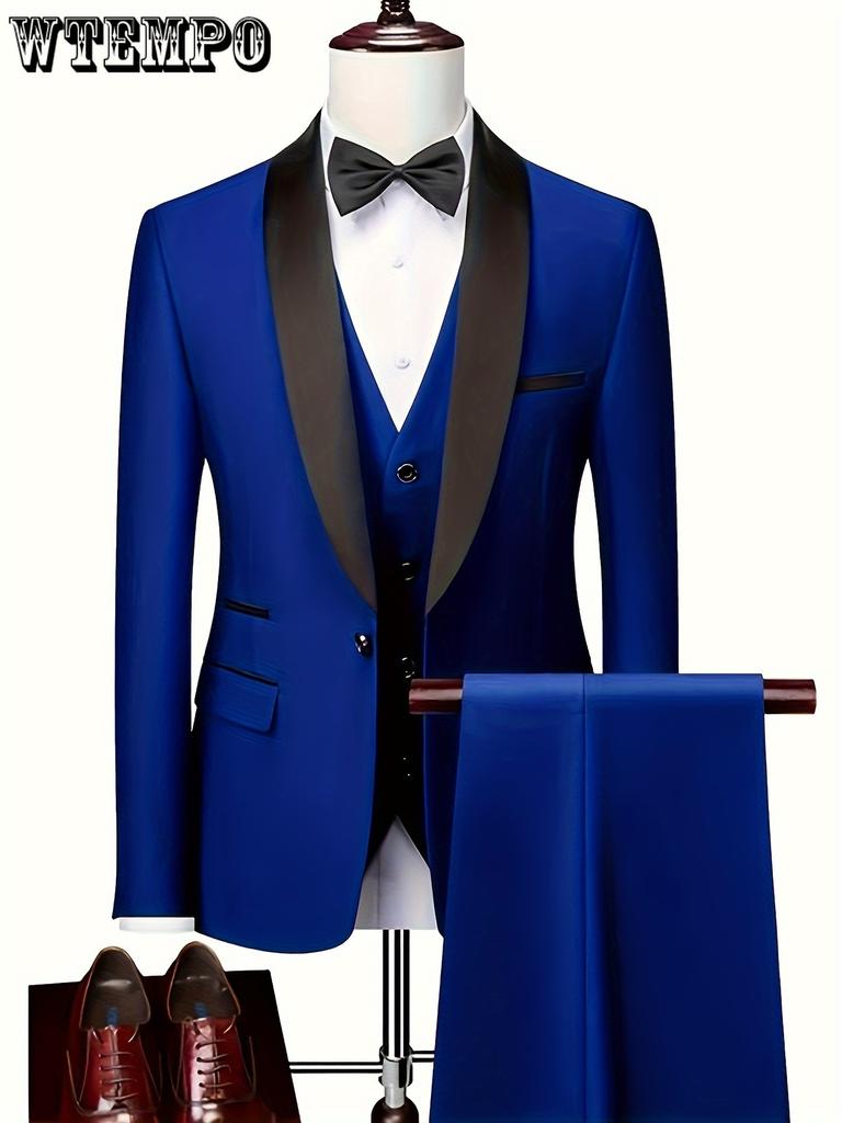 Комплект из 3 классических мужских костюмов: пиджак с воротником-шалью, однобортный жилет с V-образным вырезом и облегающие брюки.