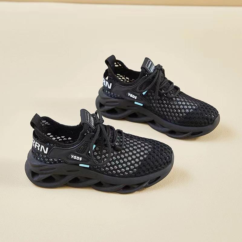 Кроссовки женские удобные наступающие на дерьмовую сетку 2024 лето новые полые дышащие сетчатые мягкие подошвы кроссовки для бега с мягкой поверхностью