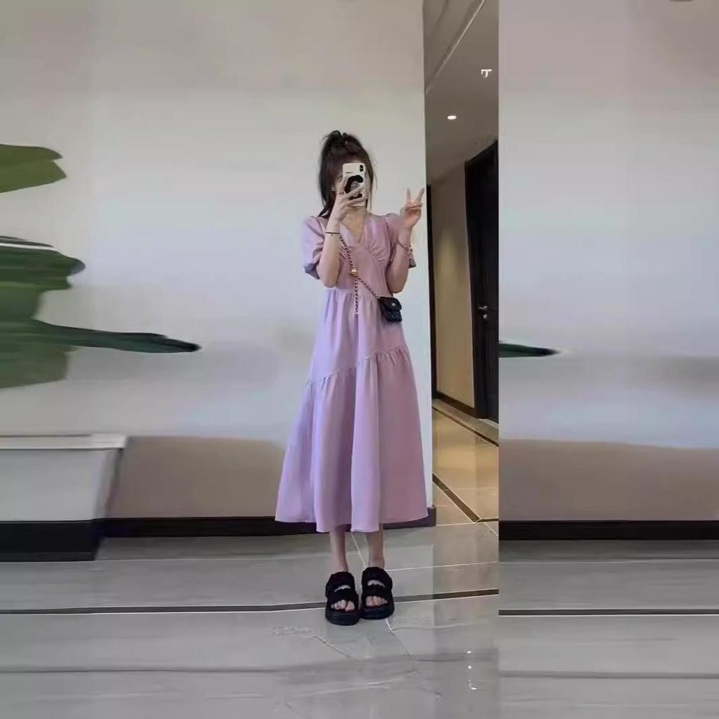 Женское высококлассное фиолетовое длинное платье с рукавами-буфами для ранней весны