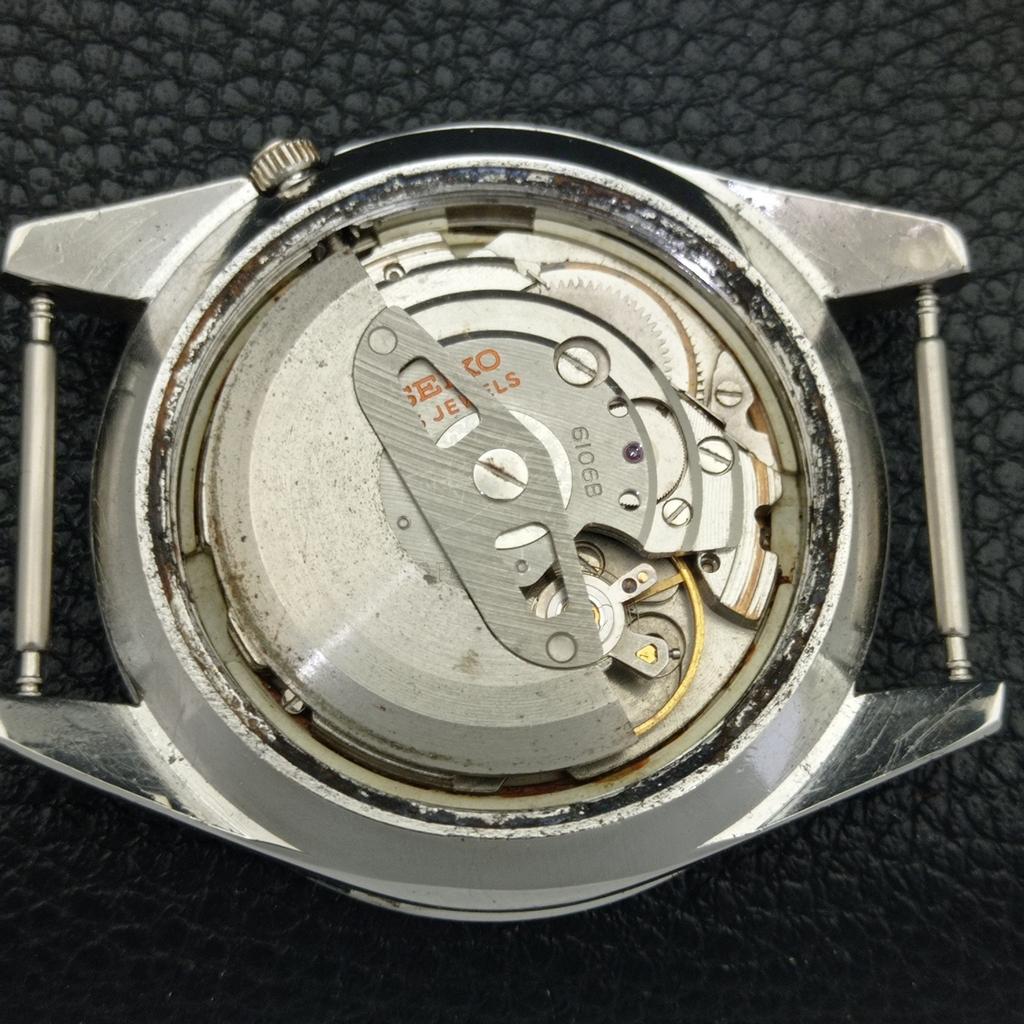 Seiko 5 АВТОМАТИЧЕСКИХ ВИНТАЖНЫХ ЯПОНСКИХ МУЖСКИХ ЧАСОВ 6106B С БЕЛЫМ ЦИФЕРБЛАТОМ АРАБСКИЕ a702453-5