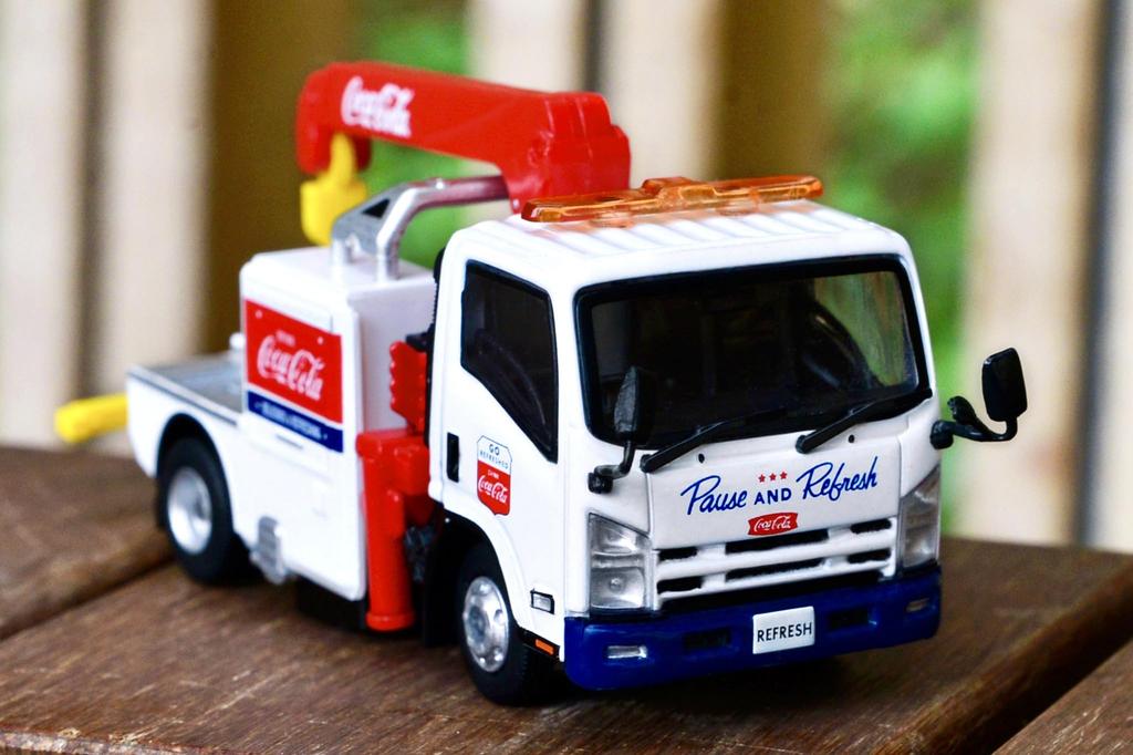 Модель эвакуатора Isuzu N Series в масштабе Tiny City, литая, 1/64, Coca-Cola