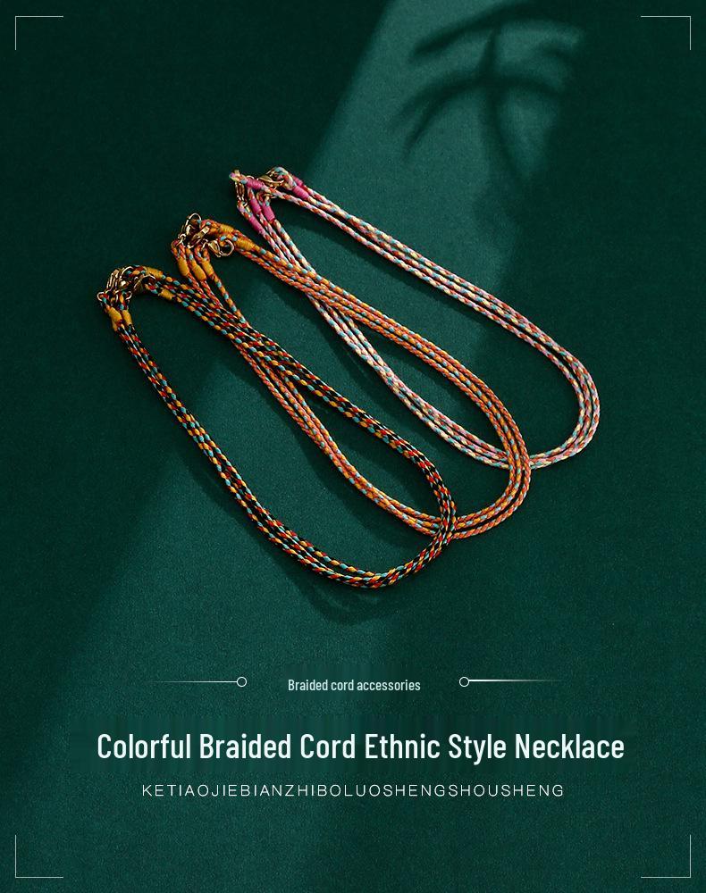Плетеное колье ручной работы: Красочный мягкий веревочный шнурок и женская ключичная цепочка с подвеской