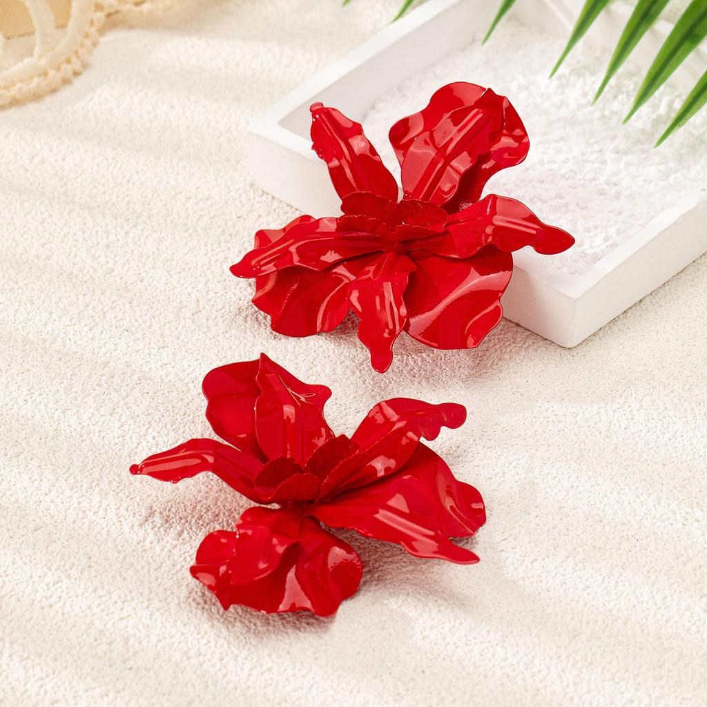 Преувеличенные серьги-пусеты с красными цветами: Уникальный Дизайн Высокого Класса для Вечеринок