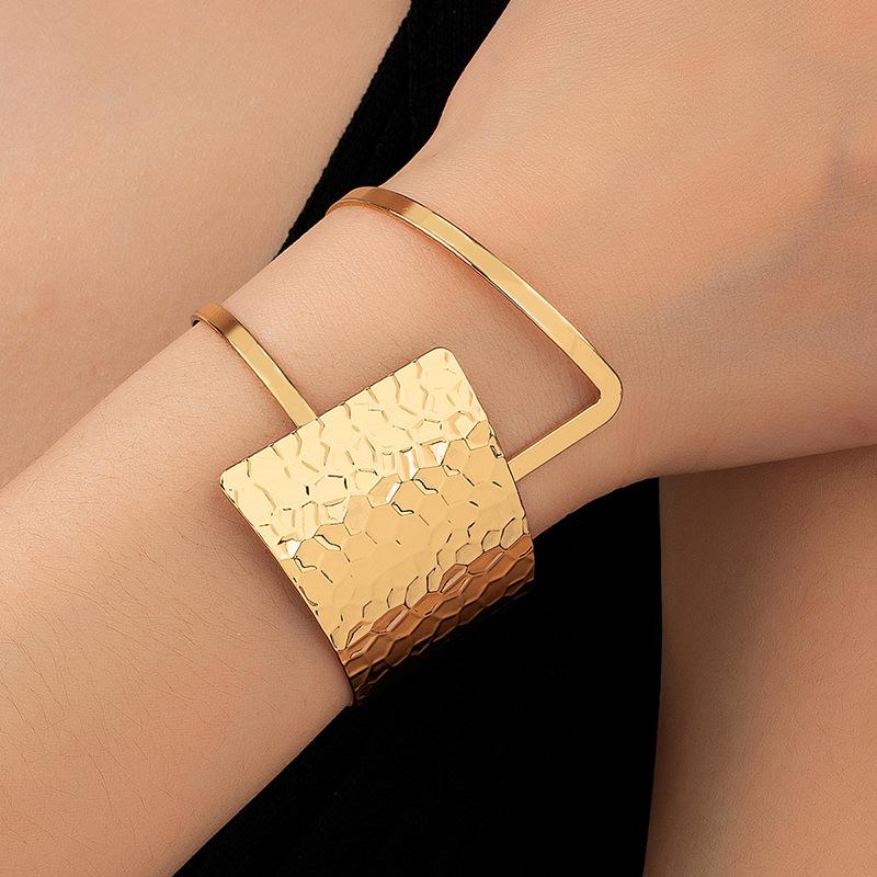 Metal Electroplated Geometric Bracelet for Women Gold/Silver Color Open Bracelets Personality Jewelry Luxury Exaggerated Female Bangle Accessory