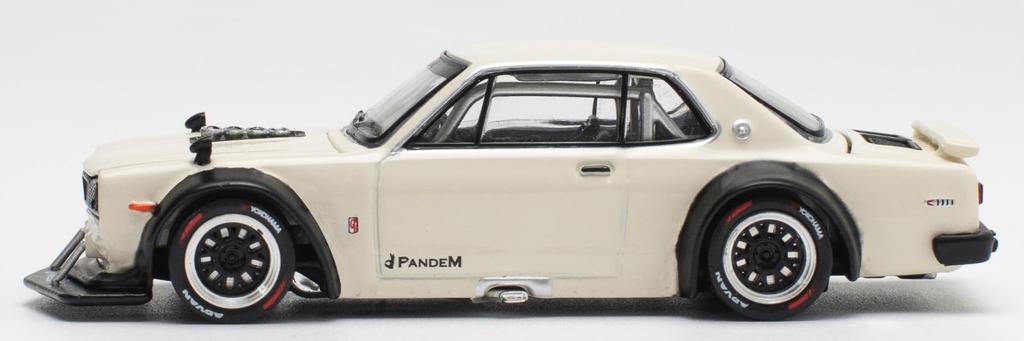 POP RACE SKYLINE V8 DRIFT WHITE готовый продукт 1/64 GT-R