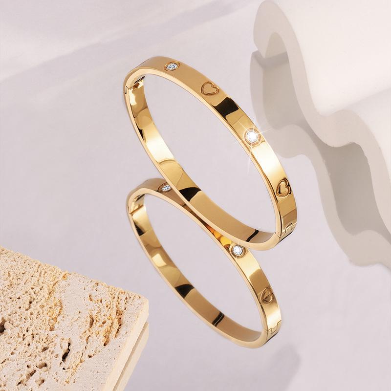 High-Grade Gold Electroplated Titanium Steel Love Diamond Bracelet for Ladies - Fashionable and Non-Fading Jewelry Piece