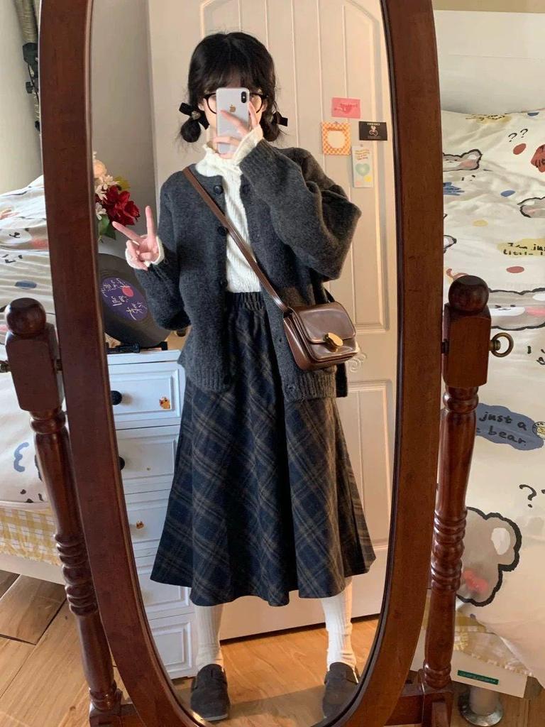 Retro Autumn Mori Girl Knitted Cardigan - Soft, Warm, Round Neck, Short Length