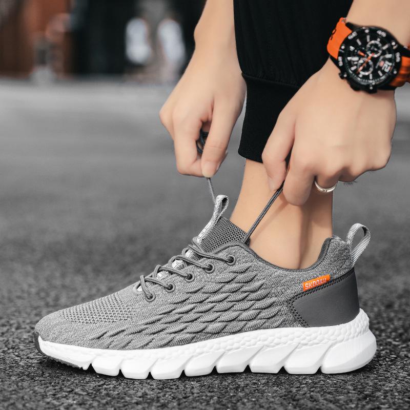 Летняя новая мужская спортивная обувь 2025 года, легкие кроссовки с плетением из рыбьей чешуи, дышащая корейская версия модных кроссовок