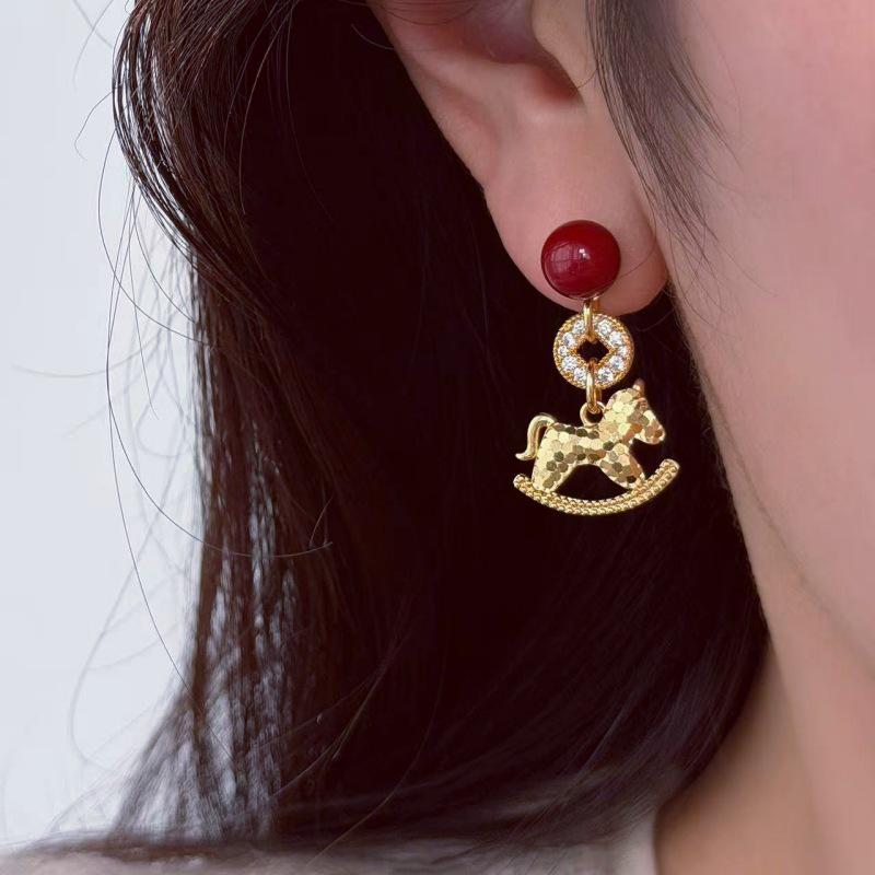 Серьги-гвоздики из меди с изображением красной лошадки - Роскошные праздничные серьги для женщин