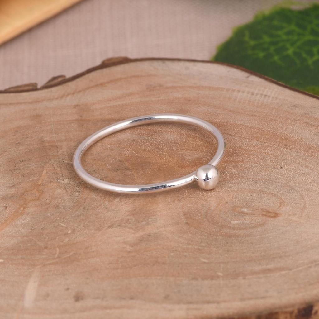 Современное минималистичное серебряное кольцо-шарик, Тонкое кольцо из стерлингового серебра, Элегантное штабелируемое кольцо для женщин.