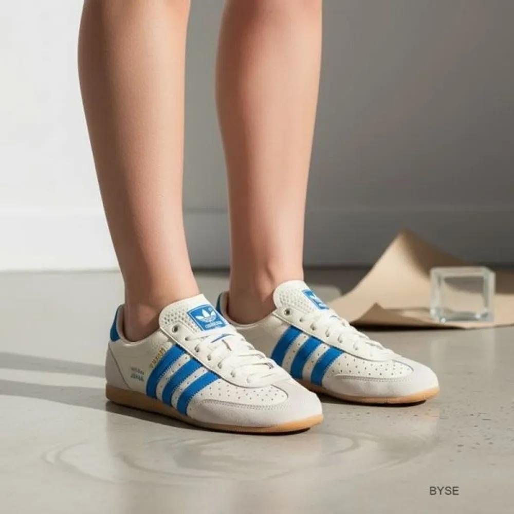 adidas Sneakers Cream White Blue 471565