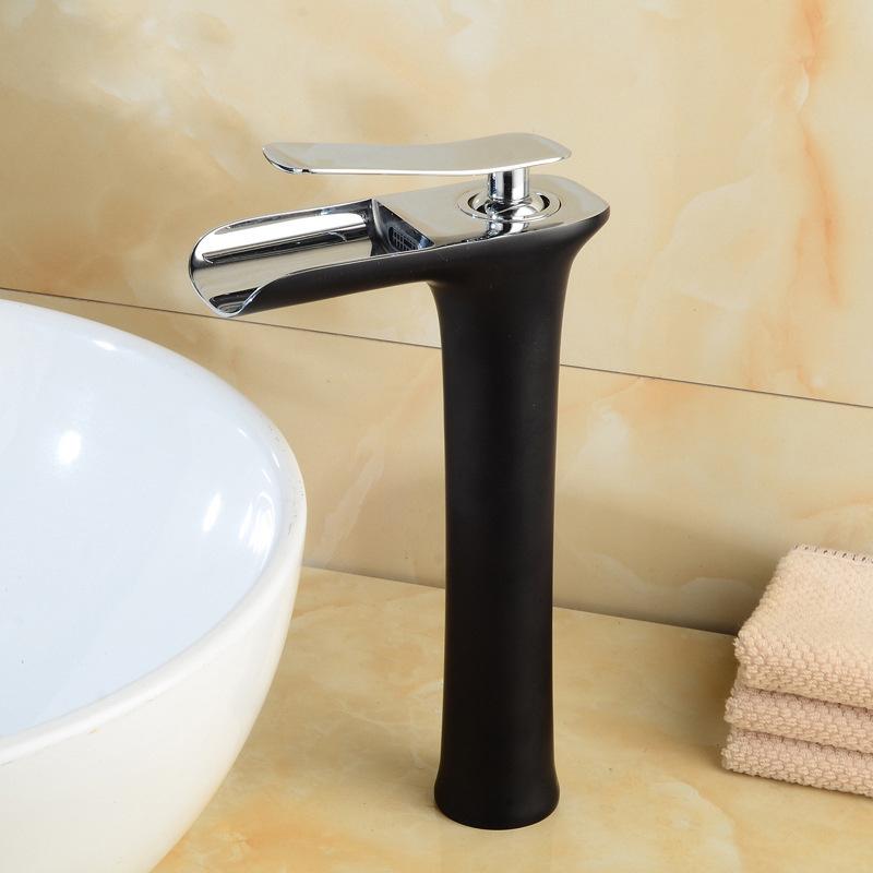 Медный ретро-смеситель для раковины с водопадом и одним отверстием над столешницей под столешницей Ретро-смеситель для горячей и холодной воды