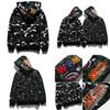 Худи Bape камуфляжной расцветки с дизайном в виде акульей головы, мягкая и удобная куртка на молнии