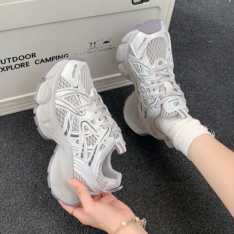 Женские кроссовки «папины кроссовки» новая летняя сетчатая дышащая серебристая на высокой толстой подошве повседневная легкая спортивная обувь