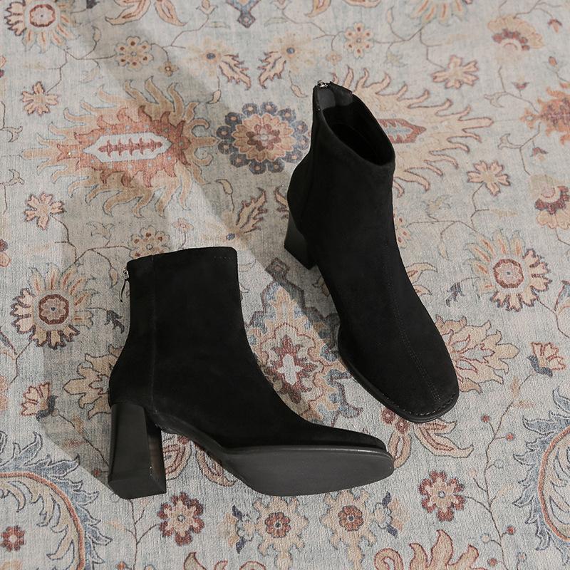 Французская замша толстый каблук короткие ботинки женские 2025 новые задняя молния квадратный носок тонкие ботинки повседневная носка высокий каблук женские ботинки