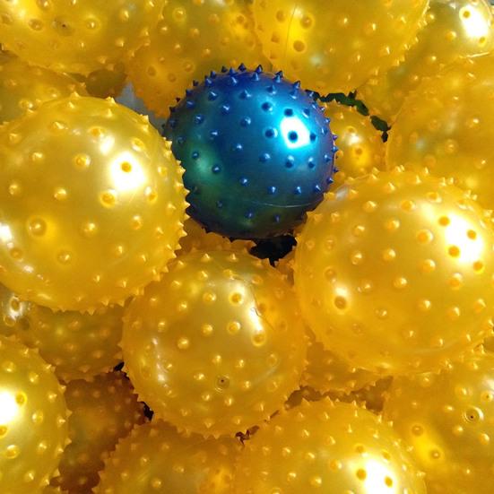 Mini Knobby Balls Set Spiky Massage Stress Balls with Pump Handheld Sensory Balls Fun Bouncing Balls for Toddlers Party Favors