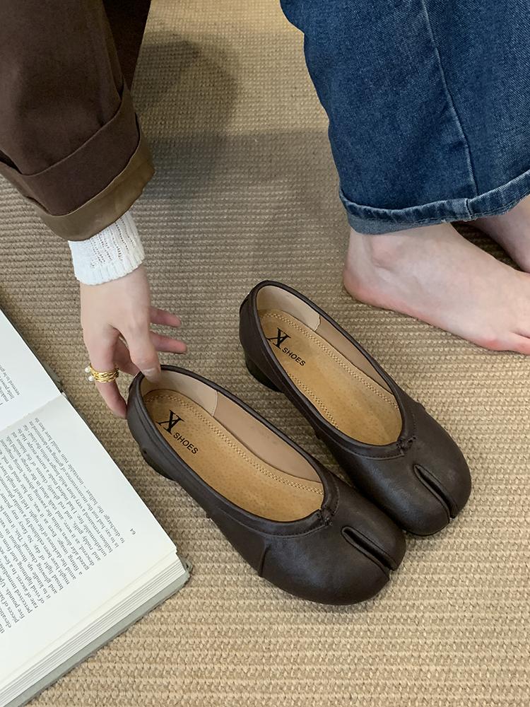 Туфли Таби Ниндзя Женские Кожа Микрофибра Удобный Средний Каблук Разделенный Палец Мягкая Подошва Лоферы Краткие Женские Беговые Мокасины 2025 Новые