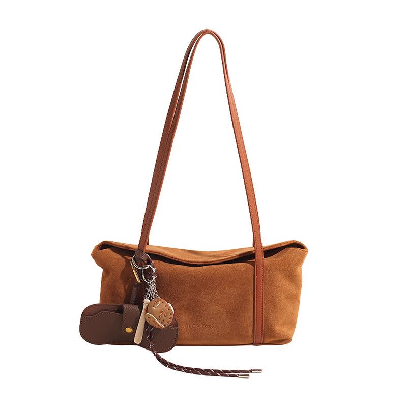 Осенне-зимняя замшевая сумка женская 2025 новая для通勤, универсальная, для работы, нишевая, одноплечевая, подмышечная сумка-подушка