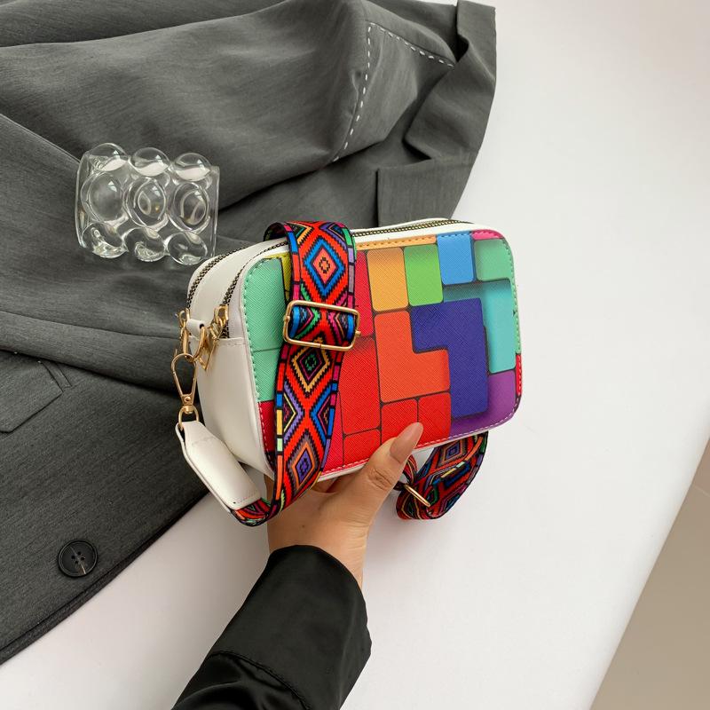 Популярная в этом году модная маленькая свежая сумка в иностранном стиле для поездок на работу 2024 года, новая модная ретро-сумка-мессенджер, маленькая квадратная женская сумка