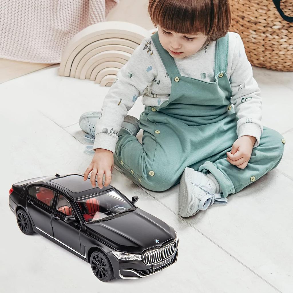 Модель автомобиля BMW 760 в масштабе 1/24, игрушечный автомобиль из цинкового сплава со звуком и светом для детей, подарок для мальчиков и девочек