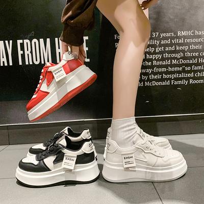 Европейская платформа-маффин повседневные кеды женские 2025 весна новая небольшая прибавка роста повседневные студенческие белые туфли женские