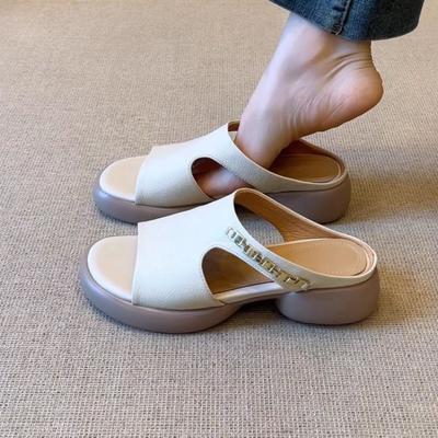 Простые черные сандалии на толстой подошве, новая летняя мода не утомляет, а шлепанцы — универсальная повседневная женская обувь.