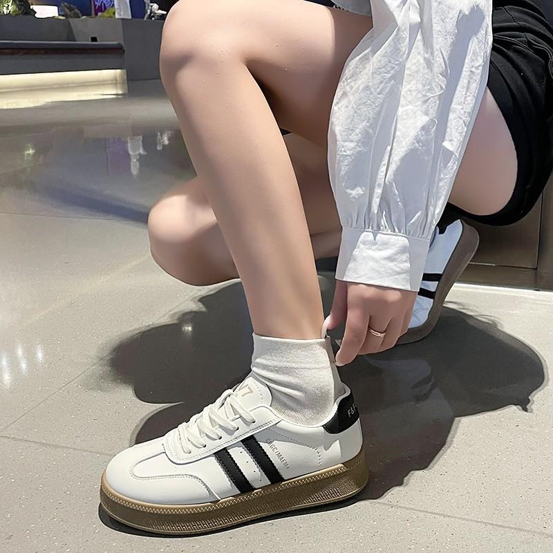 Retro Flat-soled White Shoes Women's 2024 Spring New Student Front Lace-up Sports and Leisure Board Shoes Trendy German Training Shoes