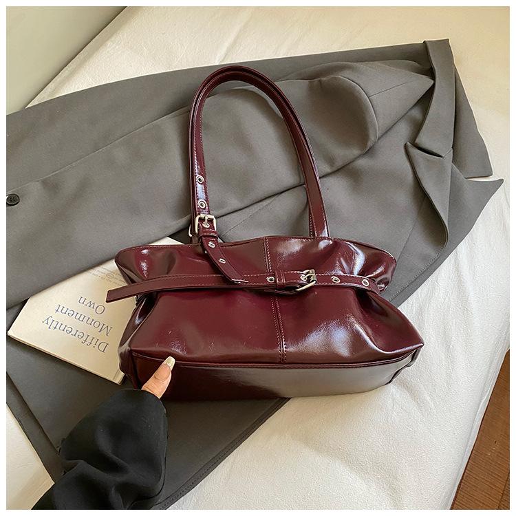 Простая сумка для поездок на работу, модная плиссированная сумка 2025, на плечо, портативная, корейская версия, нишевая сумка под мышкой, женская модная сумка большой вместимости