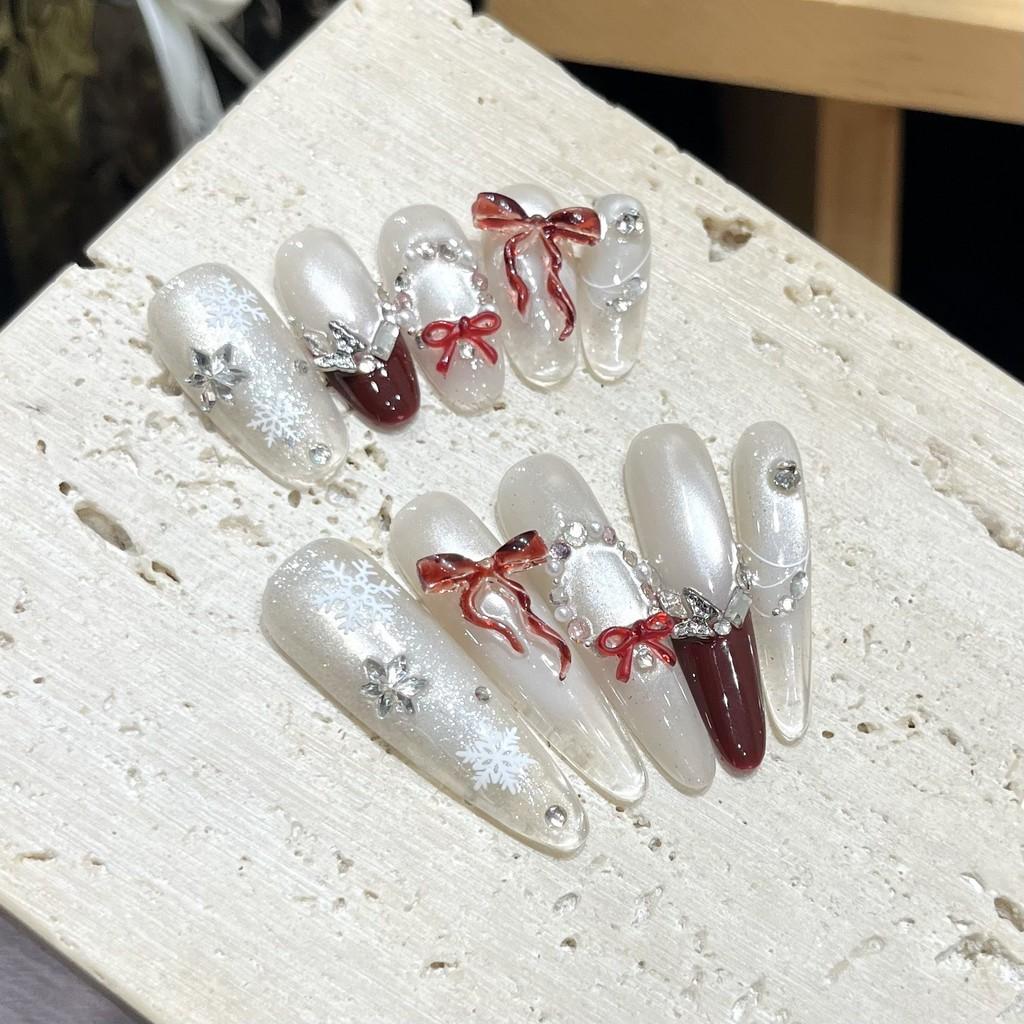 Handmade Press On Nail Christmas Atmosphere Wine Red Cat Eye Shiny Snowflake 3D Bow Diamond Light Luxury Fake Nail Patch Artificial Nail Reusable