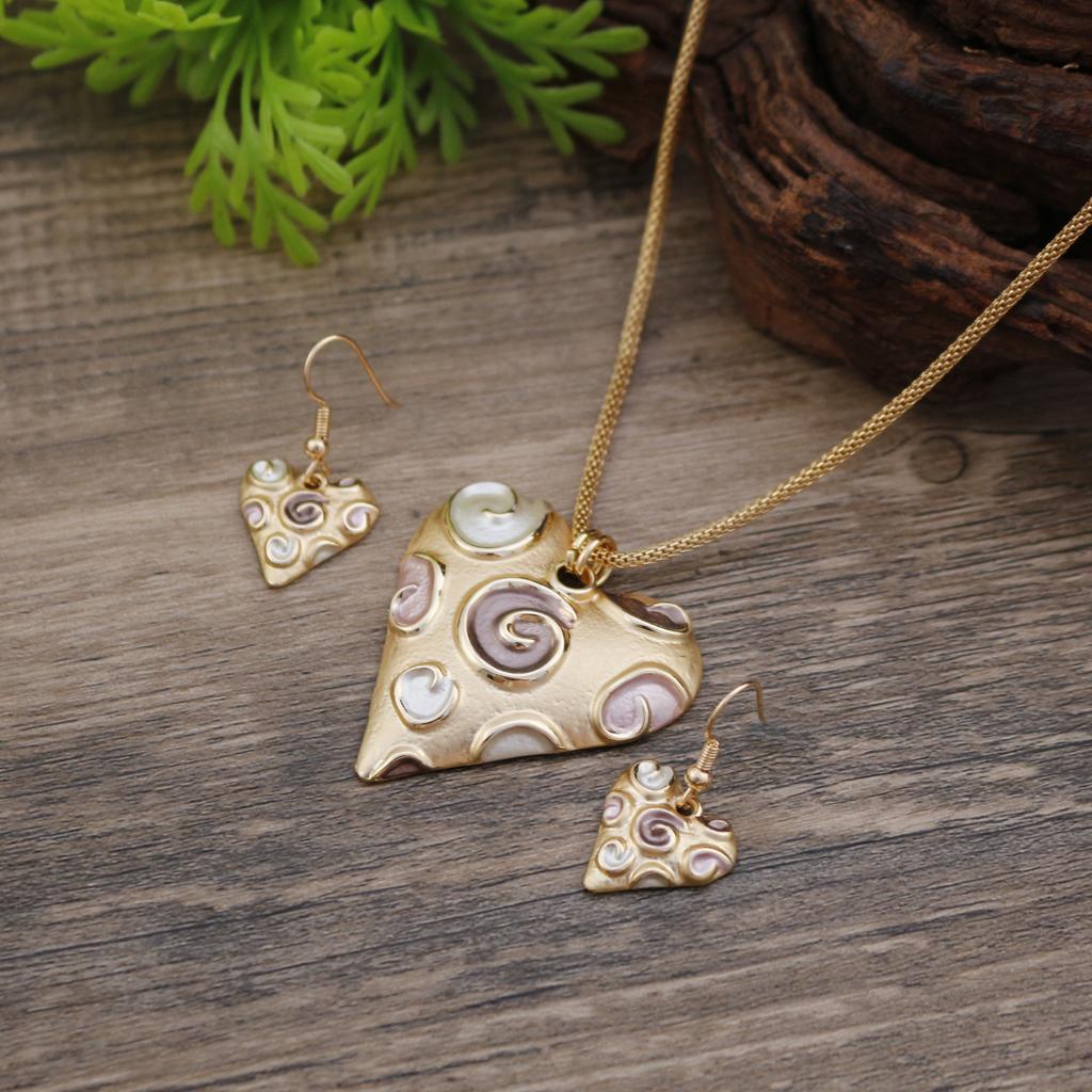 Новый эмалевый набор подвесок-серег «Любовь», женское простое и высококлассное колье в виде вихря в форме сердца.