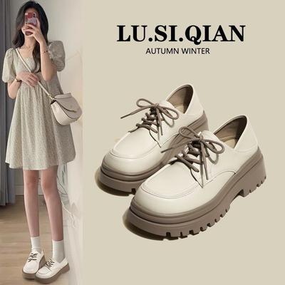 Белые туфли на платформе маффин из маленькой кожи женские 2025 весна новые ретро британский стиль универсальные короткие туфли на одинарной подошве для увеличения роста