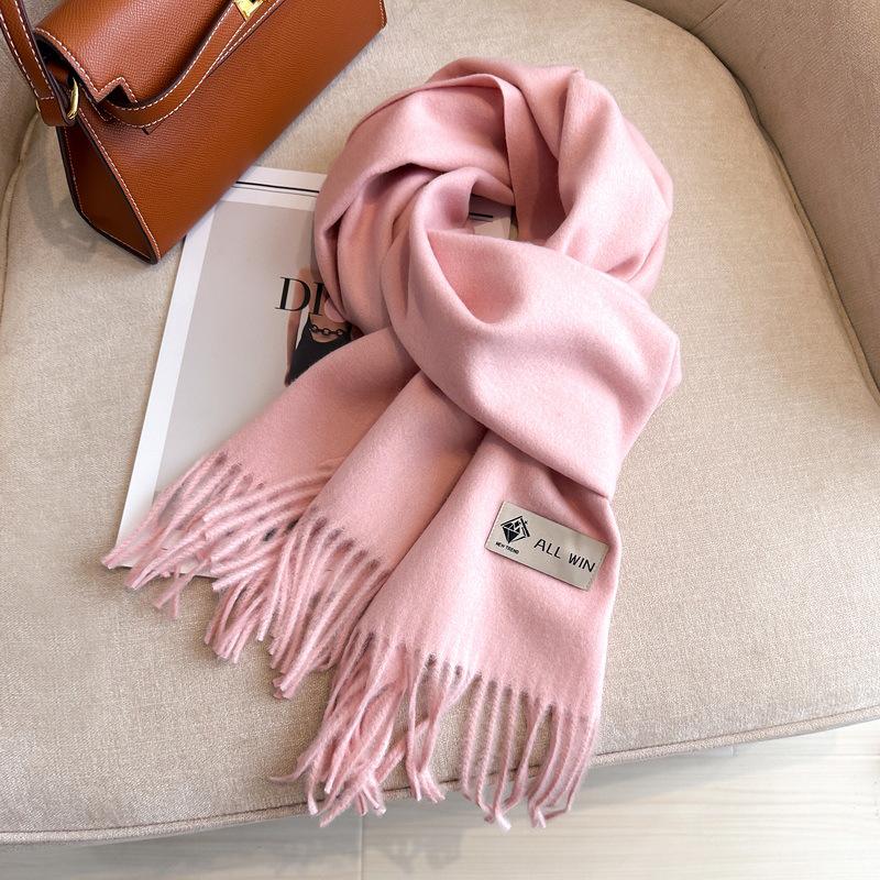 Стильный однотонный шерстяной шарф, 100% шерсть, теплый, удобный, универсальный, с длинными кисточками.