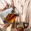 450 мл Стеклянный кувшин для чая с деревянной ручкой «Горный вид» (дно-стакан) Аксессуары для чайной церемонии Кунг-фу