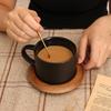 Черная керамическая чашка для кофе и чая в скандинавском стиле, матовая фарфоровая кружка, простая креативность, деревянное блюдце с золотой стальной ложкой