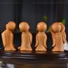Резьба по массиву дерева, скульптуры и фигурки молодых буддийских монахов. Милое украшение и аксессуары для дома, комнаты, автомобиля, офисного стола.