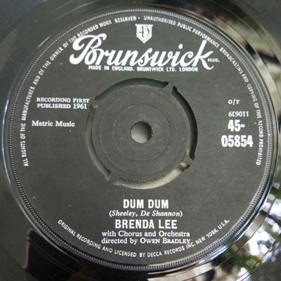 7-дюймовая пластинка BRENDA LEE - Dum Dum 4505854 Brunswick 1961 UK Pop Б/у