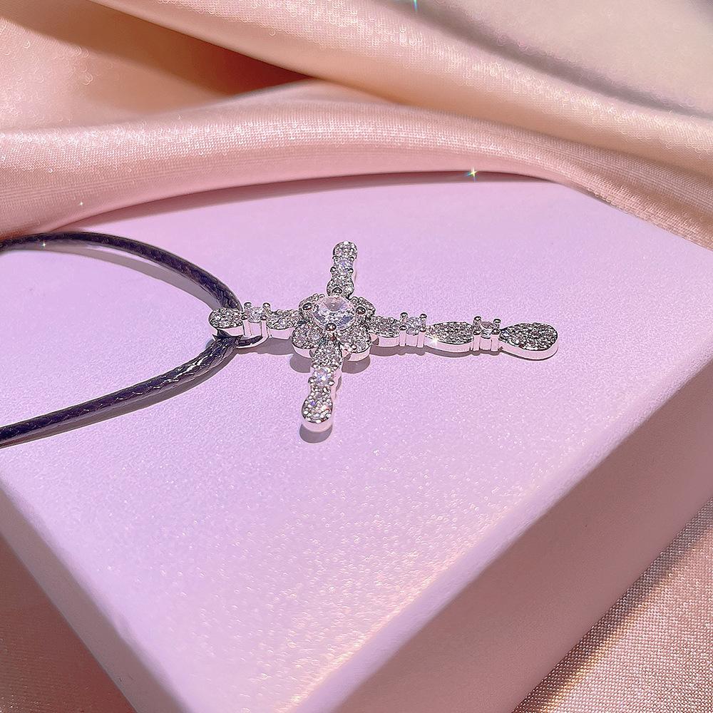 Cross Necklace for Women with Niche Design Personalized Collarbone Chain Simple Temperament Pendant Ornaments