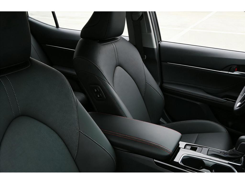 Чехол-подлокотник из микрофибры и кожи для Toyota Camry 9-го поколения 2024-2026 гг. - Прочный, износостойкий и грязеотталкивающий.