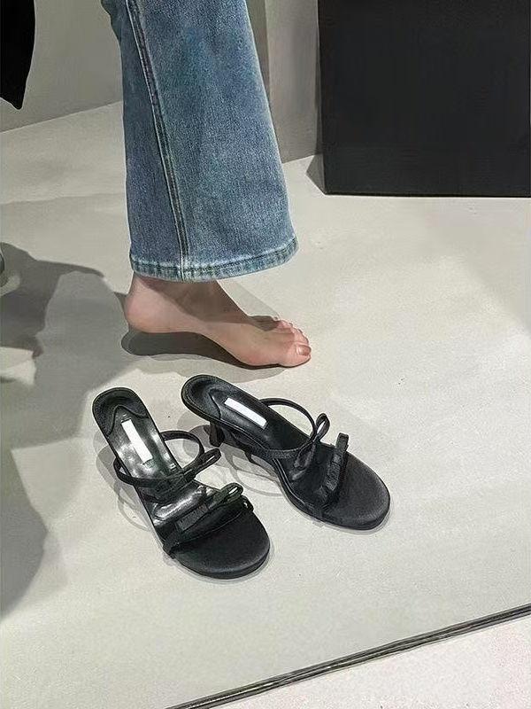 Однословные крутые тапочки с бантом 2025 лето новый популярный нишевый дизайн римские шпильки женские высокие каблуки