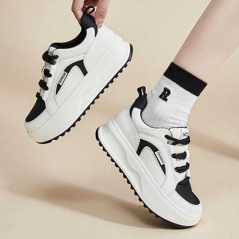 Толстая подошва Белые женские спортивные туфли 2024 Осень Новые модные однотонные кроссовки с круглым носком Женская спортивная повседневная обувь