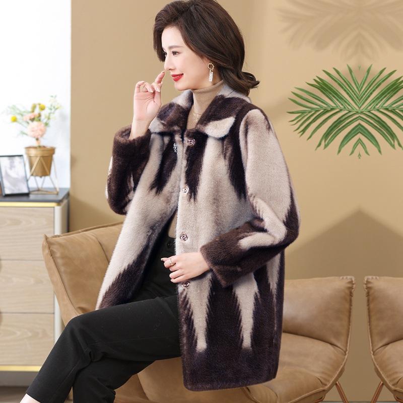 Mom's Autumn and Winter Coat, Noble Mother-in-law Fur Integrated Coat, Middle-aged and Elderly Women's Winter Fur, Fashionable New Style