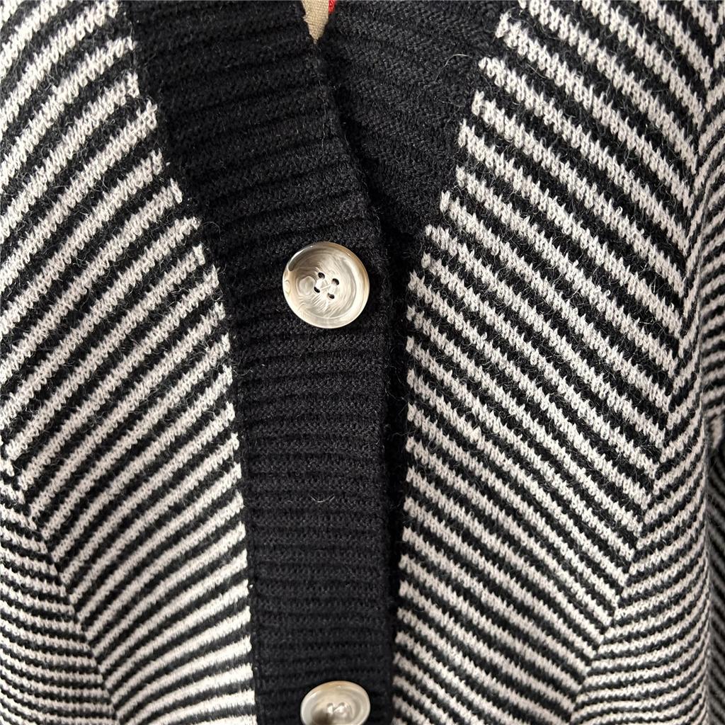 Autumn and winter casual contrasting diagonal stripe single breasted V-neck long sleeved sweater cardigan jacket for women 3602 KTB