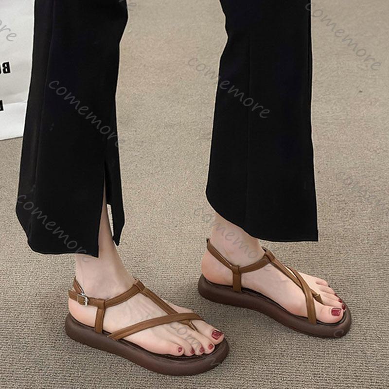Модные женские сандалии Comemore на плоской подошве с перемычкой между пальцами, повседневные летние, новая мода, с перекрестными ремешками, на мягкой подошве, пляжная обувь, однотонные римские сандалии