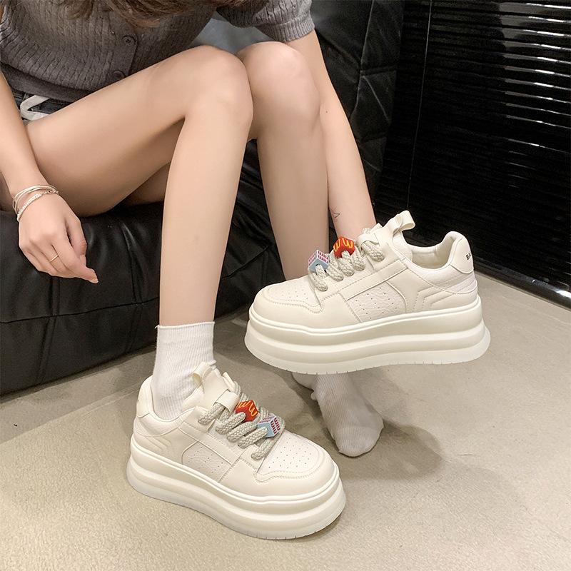 Suction Film Sole Leather Little White Shoes Women's 2025 Spring New Platform Sports Board Shoes Casual Women's Shoes Versatile Shoes Children
