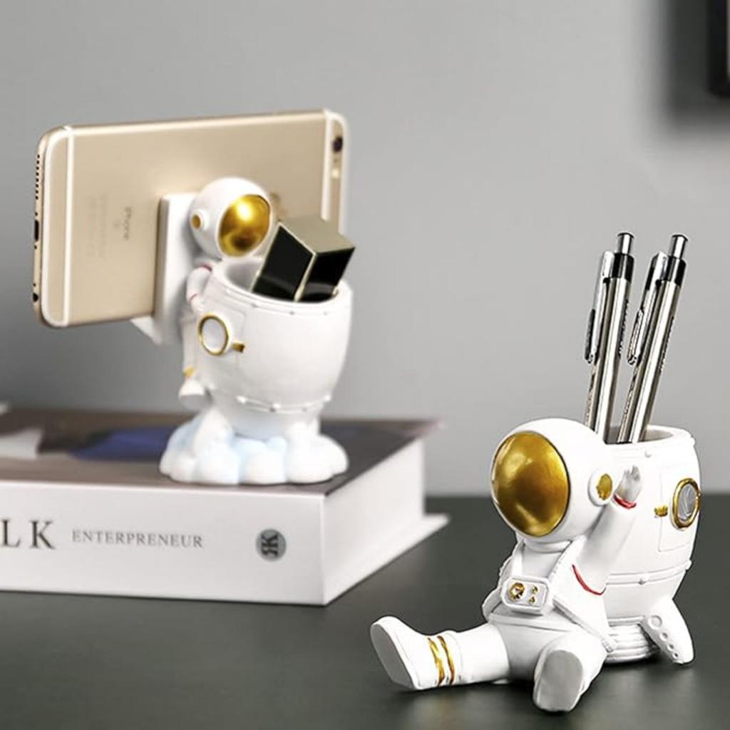 Resin Astronaut Sculpture Pen Holder Pencil Organizer Cosmetic Brush Holder Decorative Pen Box Makeup Brush Pot